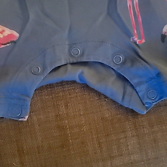 Sz 12-18 months Tea Collection Blue and Pink Romper. - Picture 4 of 5